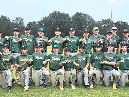 Tigers Receives Rings to Commemorate Spring State Championship