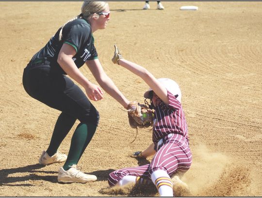 Tushka Splits Games at Porum Festival