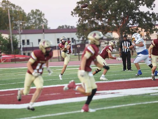 Wampus Cats Defense Seals 7-6 Season-Opening Win Over Antlers