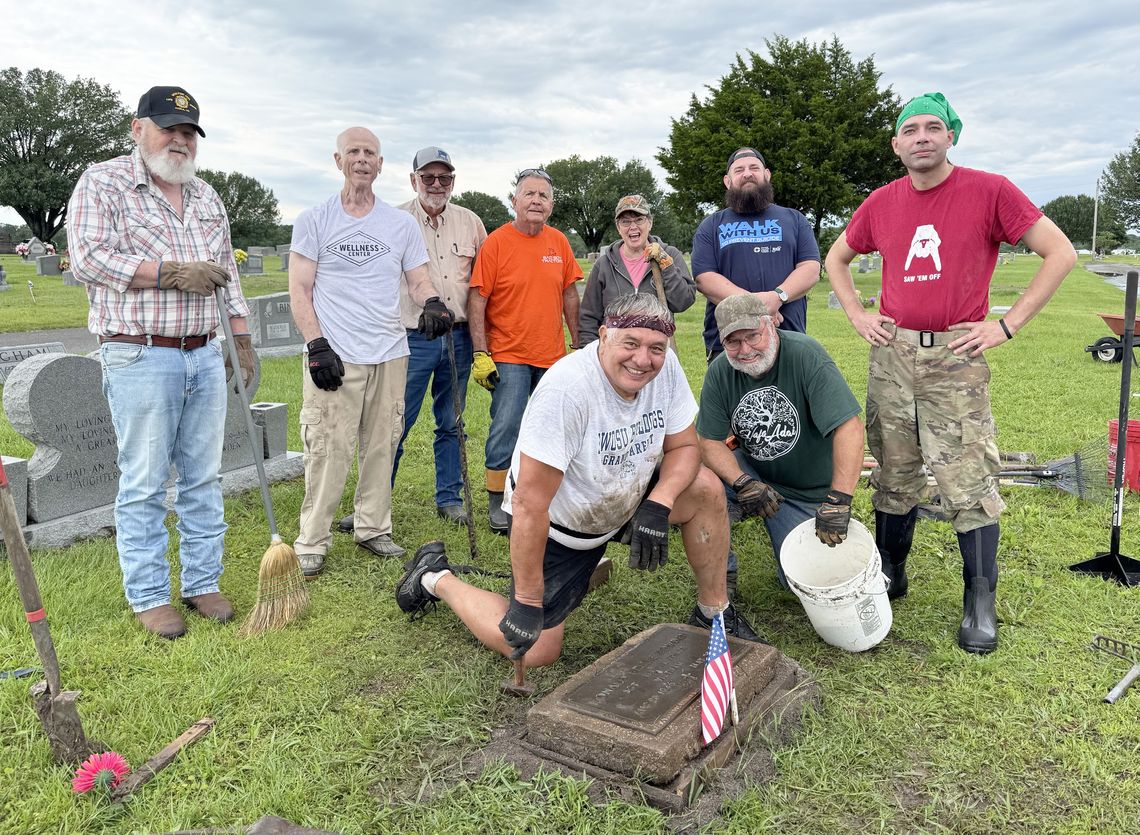 Members of Atoka Veterans of Foreign Wars Post 4859 and American Legion Post 48