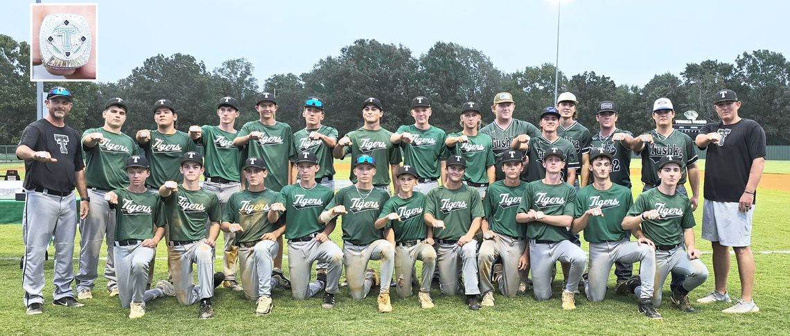 Tigers Receives Rings to Commemorate Spring State Championship