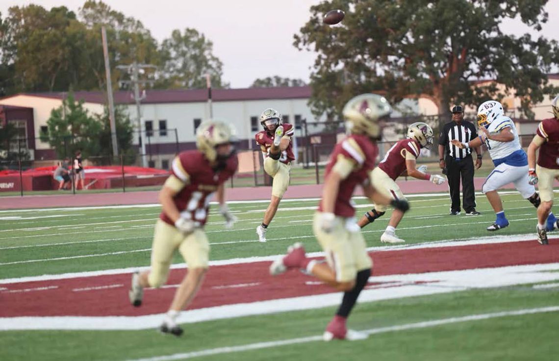 Wampus Cats Defense Seals 7-6 Season-Opening Win Over Antlers